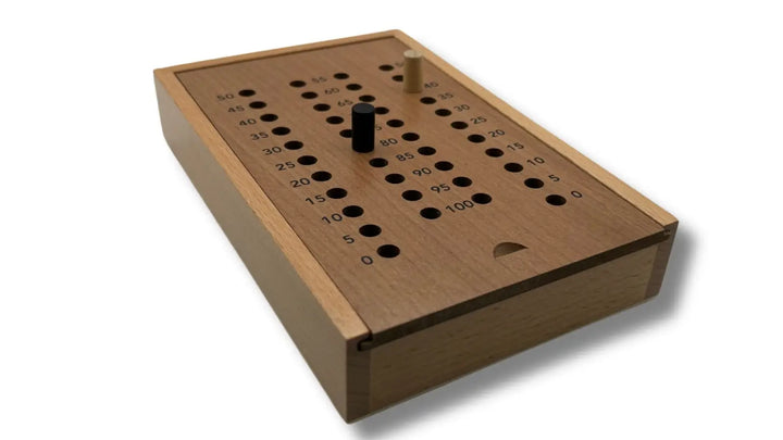 Crokinole: Storage Box with 4 Pegs and 28 Crokinole discs - Mayday Games - Board Games